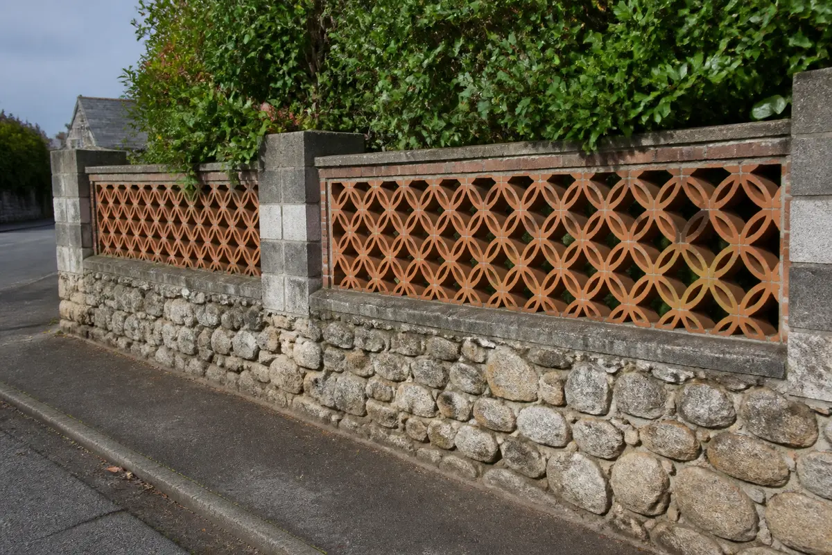 Mur bahut : définition, avantages et règles de pose